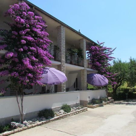 Apartments Pipi Pakostane Luaran gambar