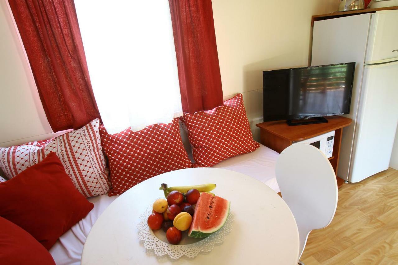 Apartments Pipi Pakostane Luaran gambar