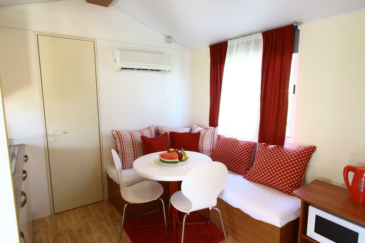 Apartments Pipi Pakostane Luaran gambar